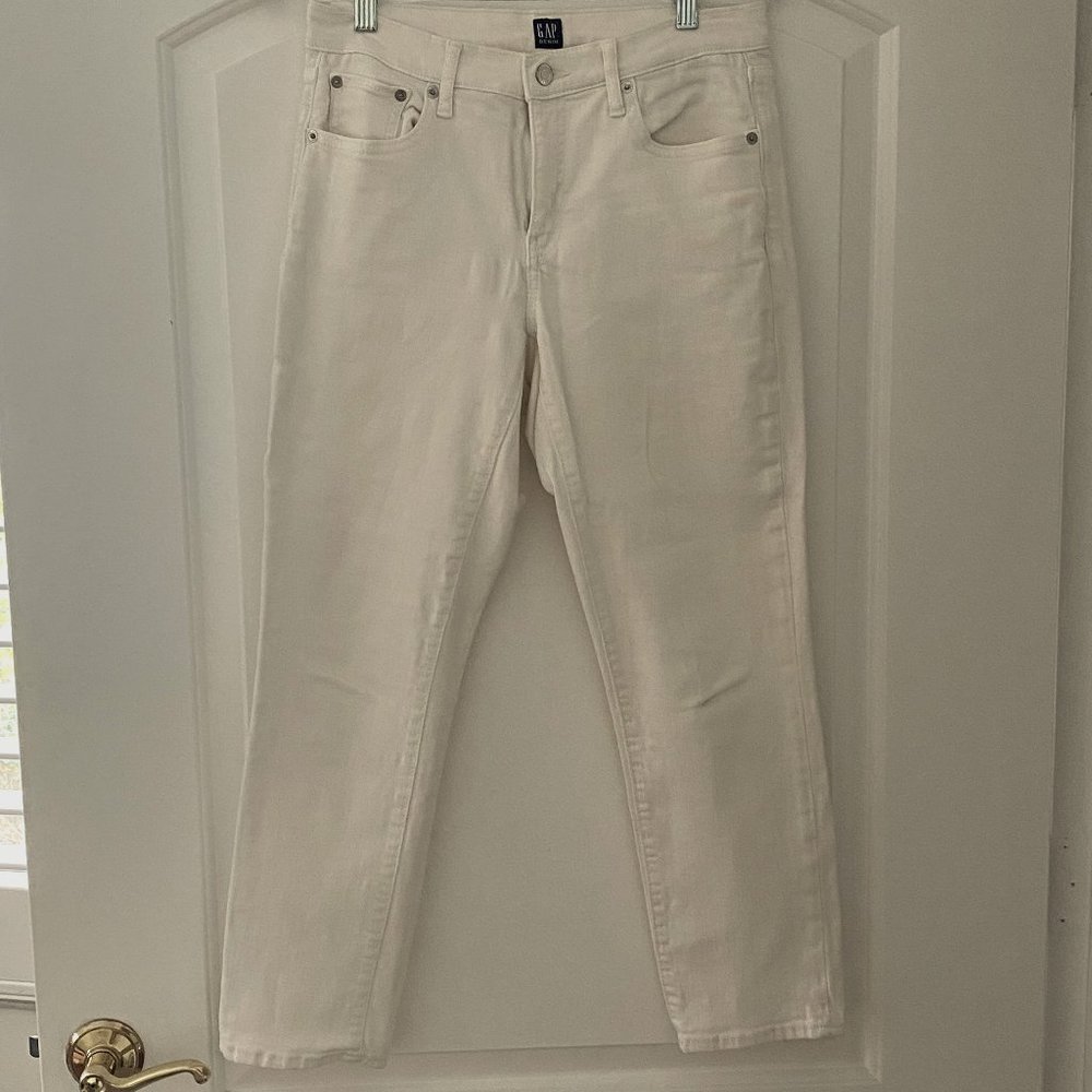 Gap Denim "Best Girlfriend" White Jeans. (Size 27 Regular)